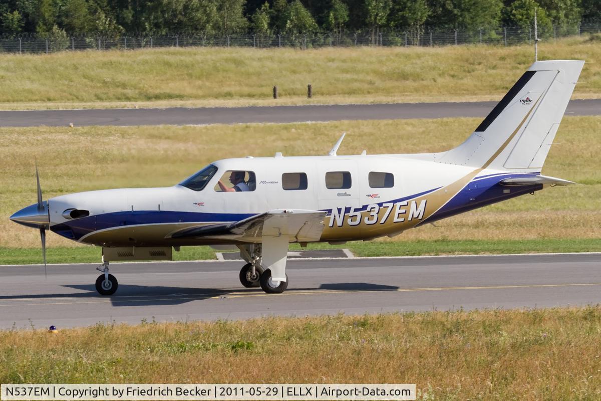 N537EM, 2008 Piper PA-46-500TP C/N 4697366, taxying to the holding point RW24