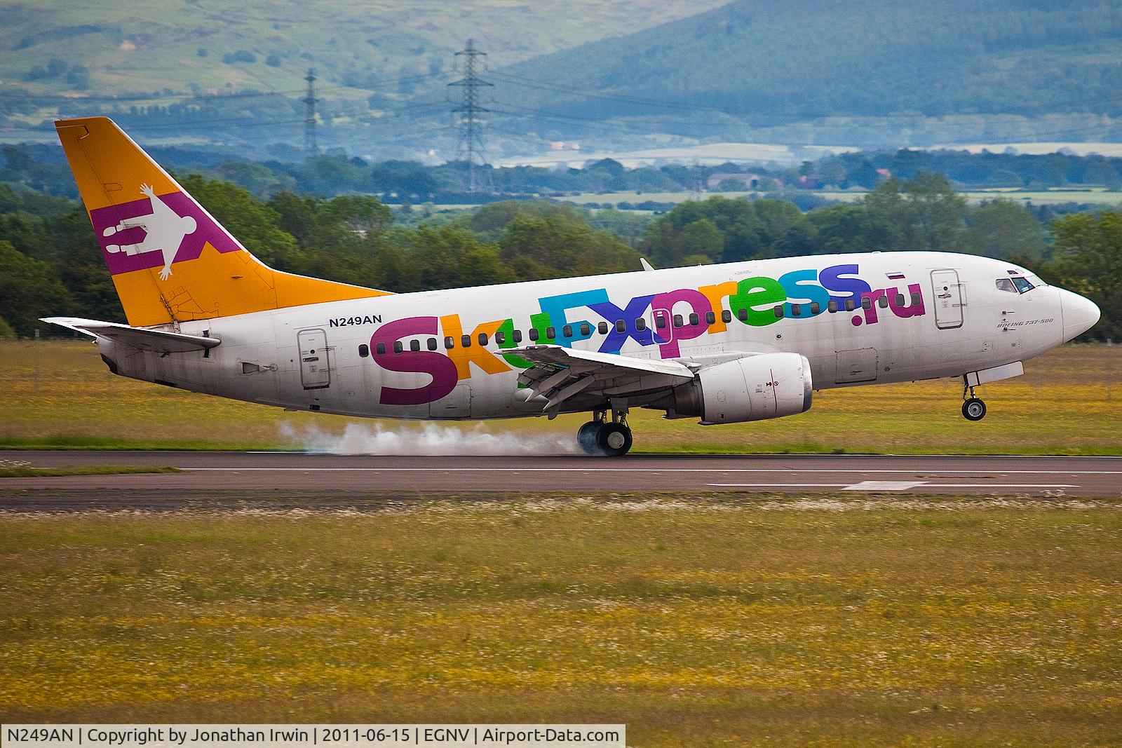N249AN, 1990 Boeing 737-53A C/N 24921, Final Smoke! Seen landing at Durham Tees Valley Airport on its last flight before being scrapped in Hangar 4