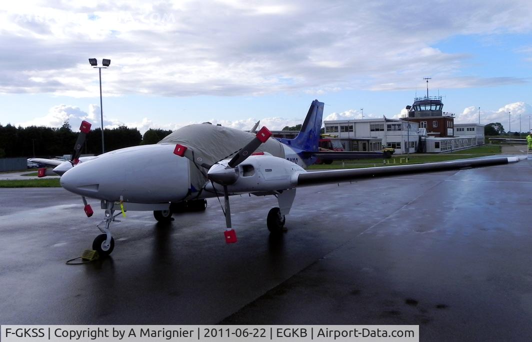 F-GKSS, 1971 Beech 58 Baron C/N TH-154, British summertime...Super service at Biggin Hill (EGKB) and very nice people. Pity this is such a long ride to the City