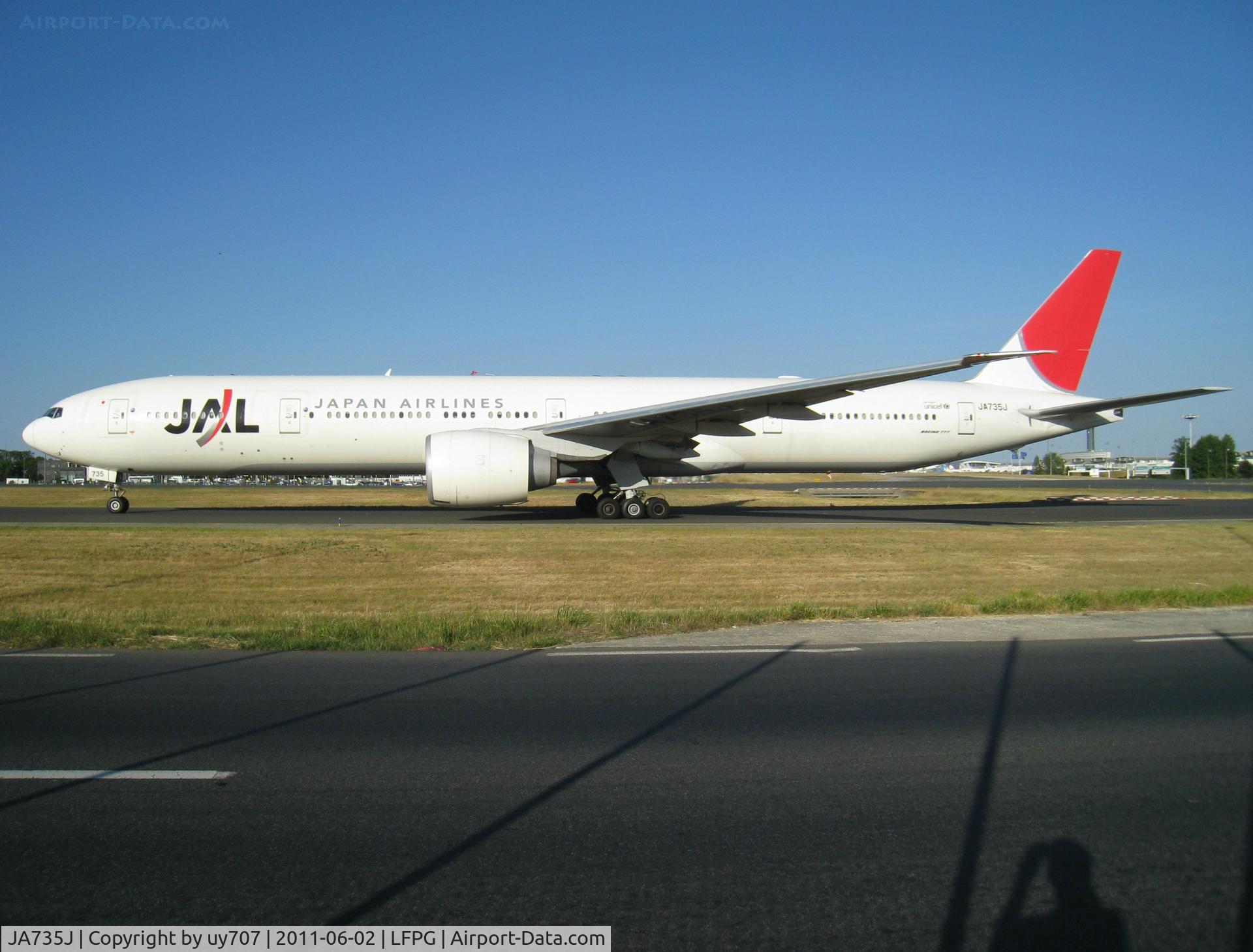 JA735J, 2006 Boeing 777-346/ER C/N 32434, As part of her return sector to Narita, JA735J was taxying to runway 09R from Terminal 2E