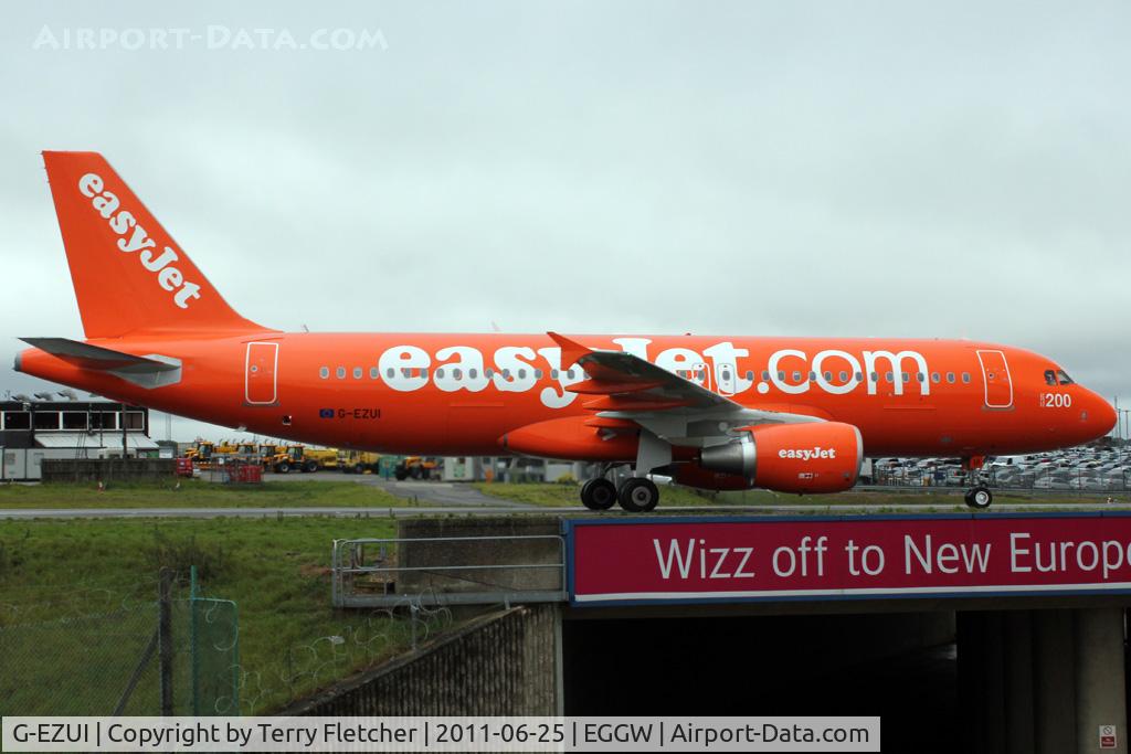 G-EZUI, 2011 Airbus A320-214 C/N 4721, 2011 Airbus A320-214, c/n: 4721 in Easyjet reverse colour scheme  - evoking memories of the late 1970s and Braniff's Big Orange out of London Gatwick