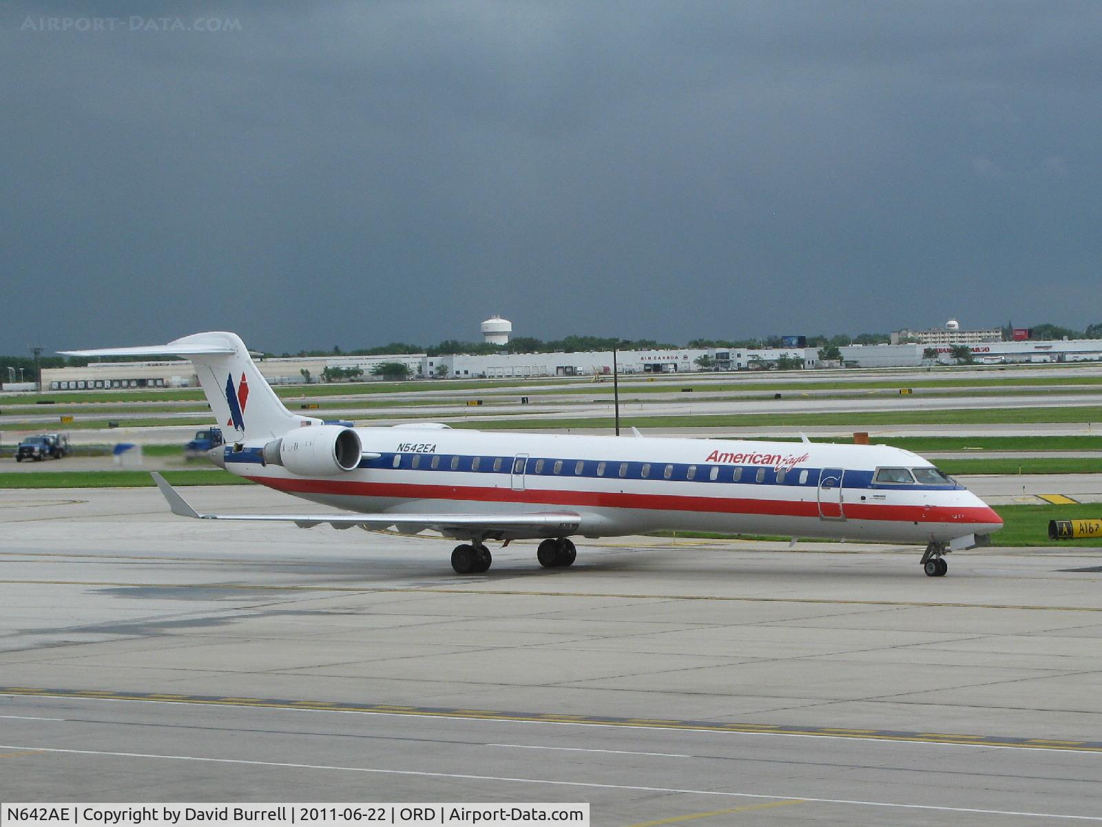 N642AE, 1999 Embraer ERJ-145LR (EMB-145LR) C/N 145193, American Eagle Embraer EMB-145LR taxiing at Chicago O'hare Airport