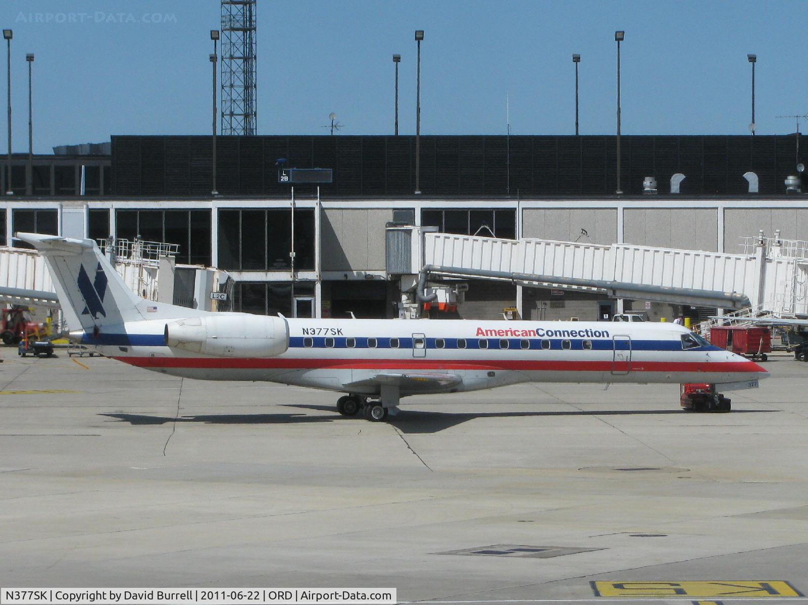 N377SK, 2002 Embraer ERJ-140LR (EMB-135KL) C/N 145579, American Connection Embraer EMB-135KL taxiing at Chicago O'hare Airport.