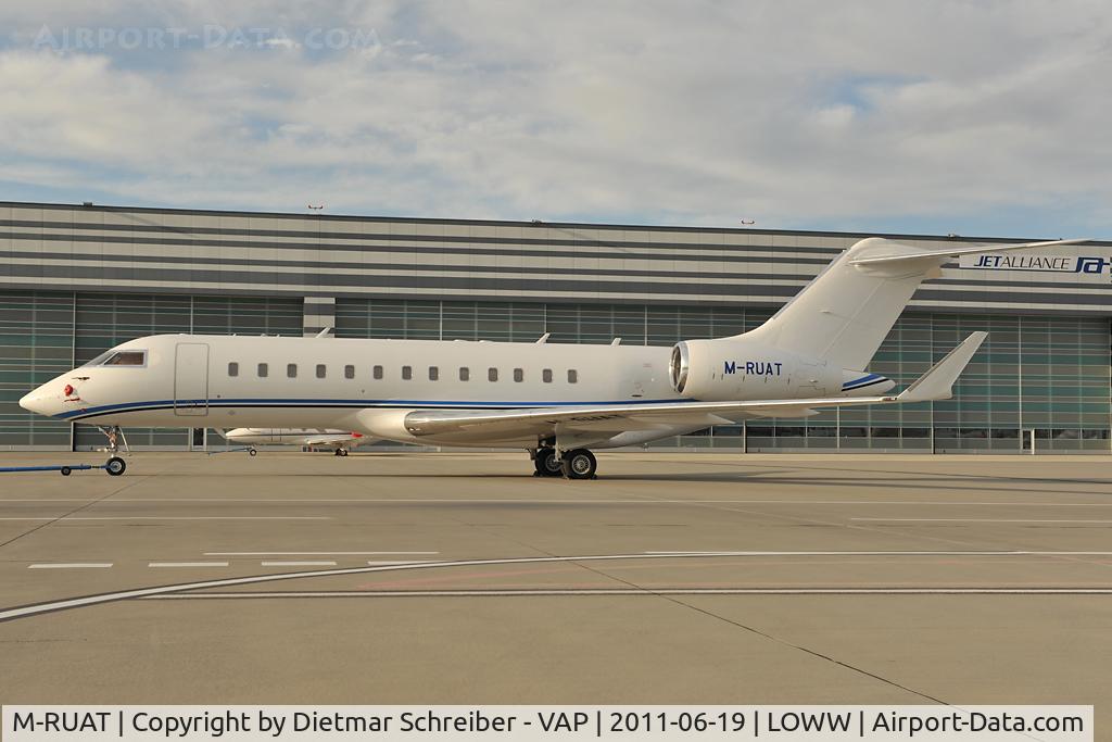 M-RUAT, 2000 Bombardier BD-700-1A10 Global Express C/N 9054, Globalexpress