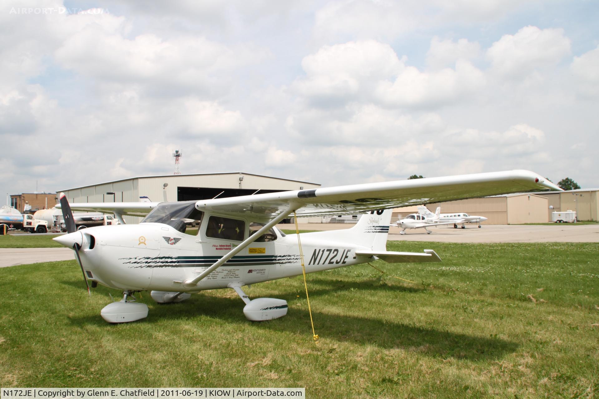 N172JE, 1997 Cessna 172R C/N 17280289, In town for the 99s' Air Race Classic.  Iowa City starting point dropped due to weather.