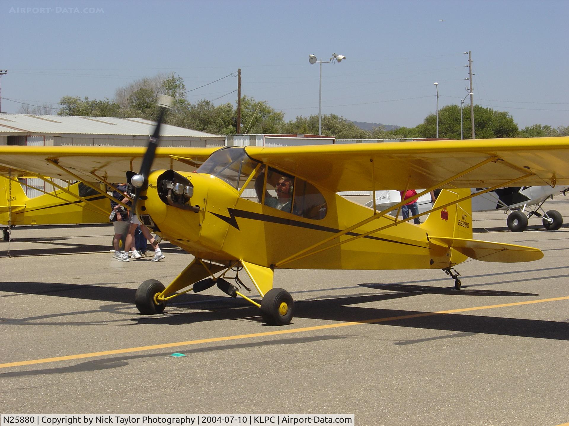 N25880, 1939 Piper J3L-65 Cub C/N 3833, Taxiing