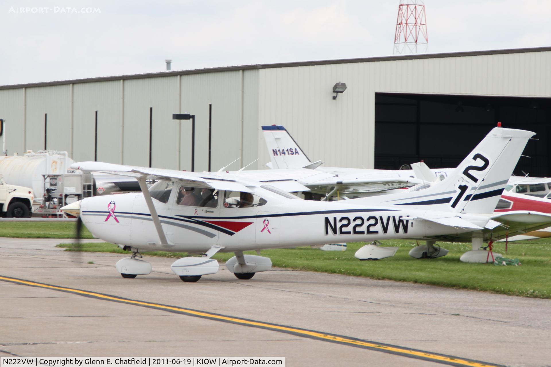 N222VW, Cessna 182S Skylane C/N 18280085, In town for the 99s' Air Race Classic. Iowa City starting point dropped due to weather.