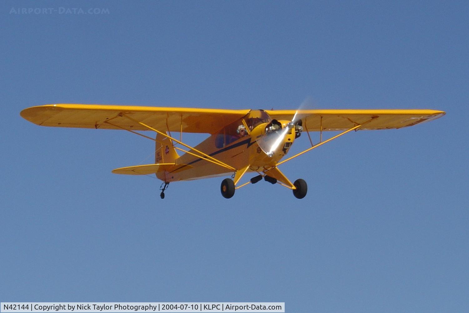 N42144, 1947 Piper J3C-65 Cub Cub C/N 14373, Landing at LPC