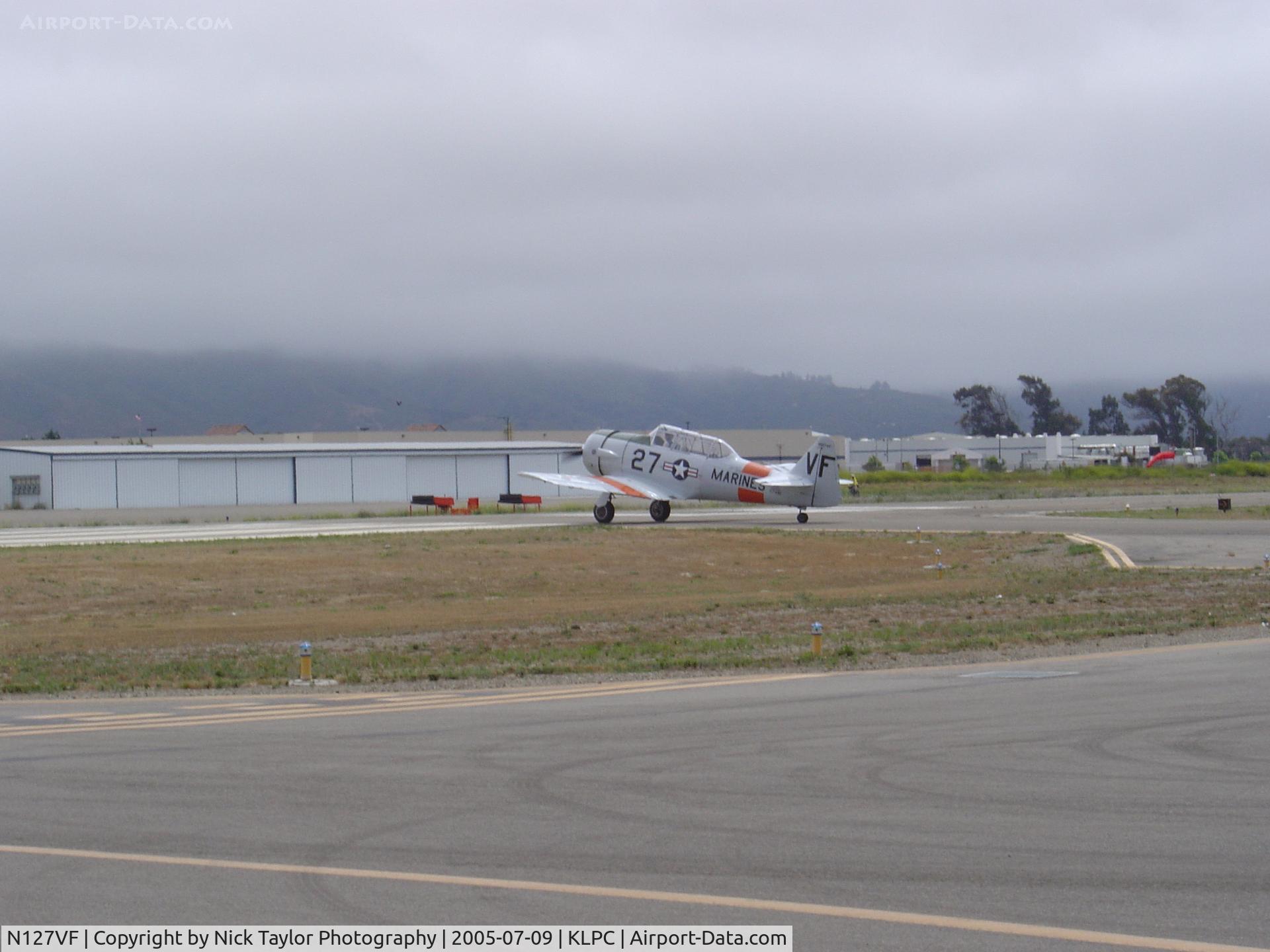 N127VF, 1943 North American AT-6C Texan C/N 88-12827, Stopped in for dinner