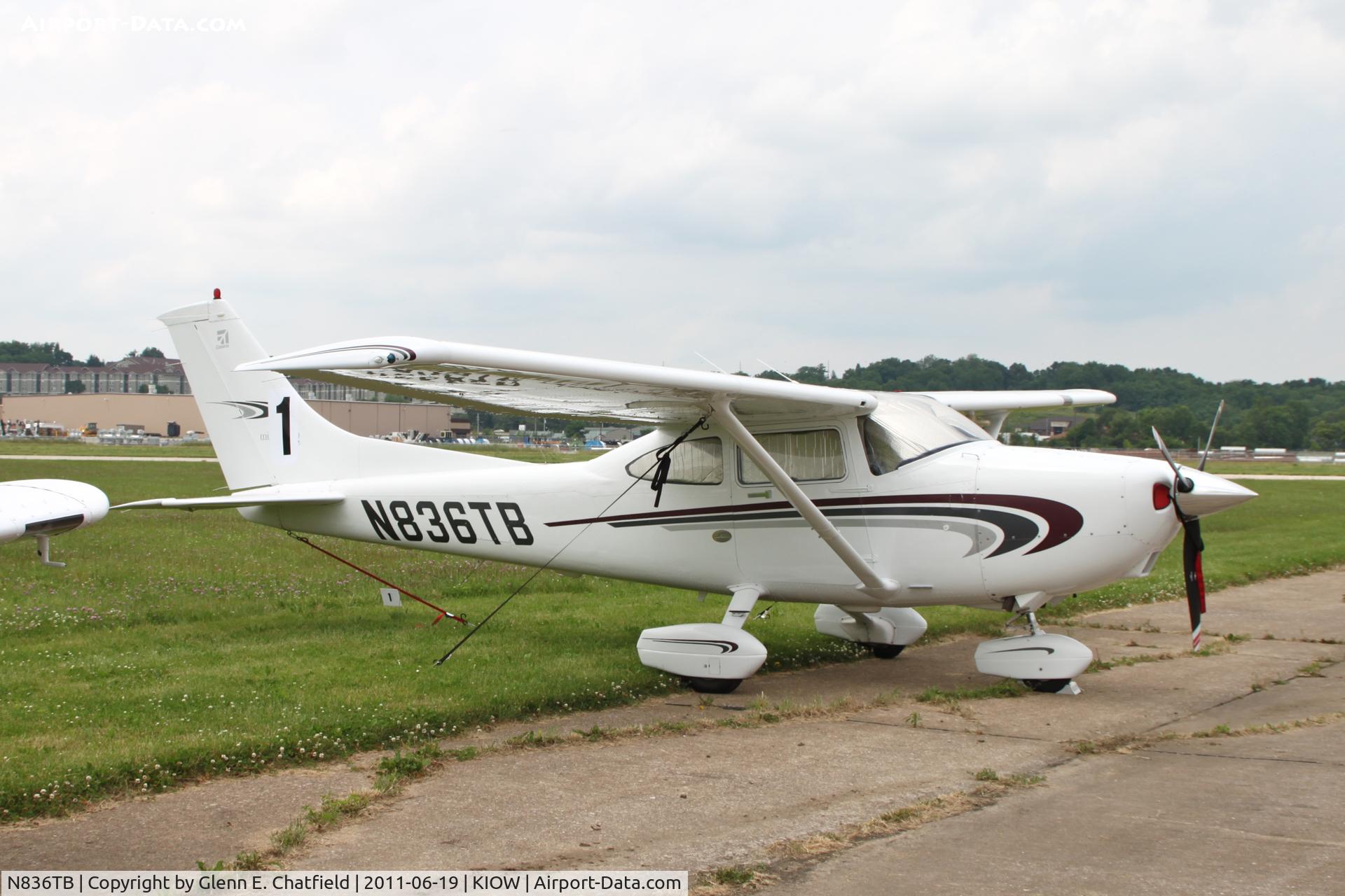N836TB, 2000 Cessna 182S Skylane C/N 18280735, In town for the 99s' Air Race Classic. Iowa City starting point dropped due to weather.