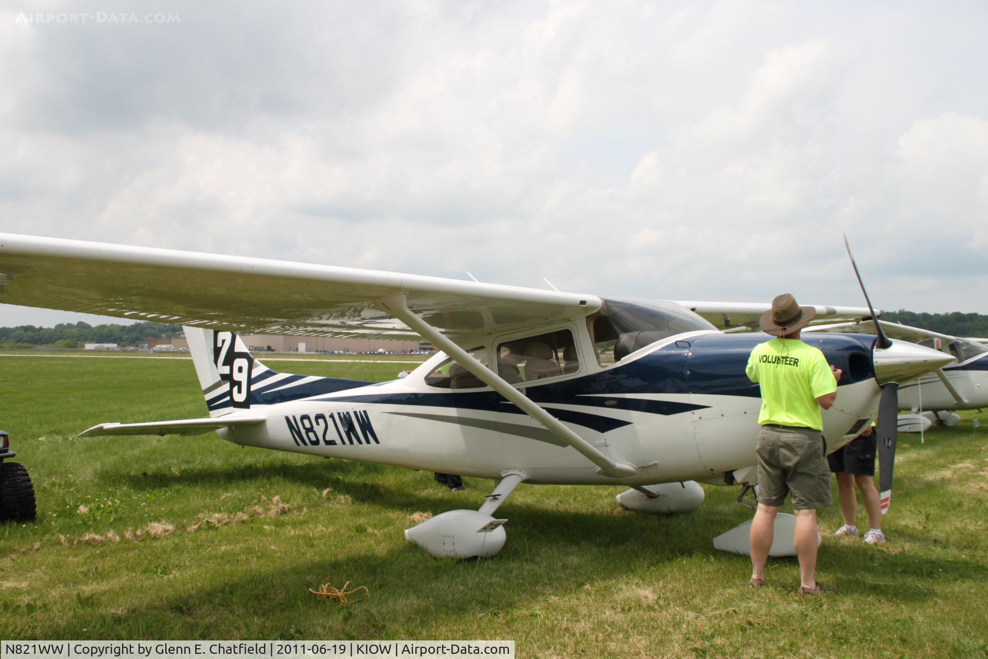 N821WW, 2006 Cessna 182T Skylane C/N 18281828, In town for the 99s' Air Race Classic. Iowa City starting point dropped due to weather.