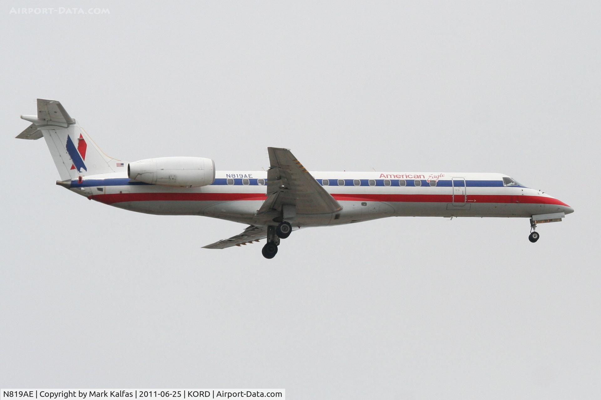 N819AE, 2002 Embraer ERJ-140LR (EMB-135KL) C/N 145566, American Eagle 2002 Embraer EMB-135KL, EGF4393 arriving from KTUL, RWY 10 approach KORD.