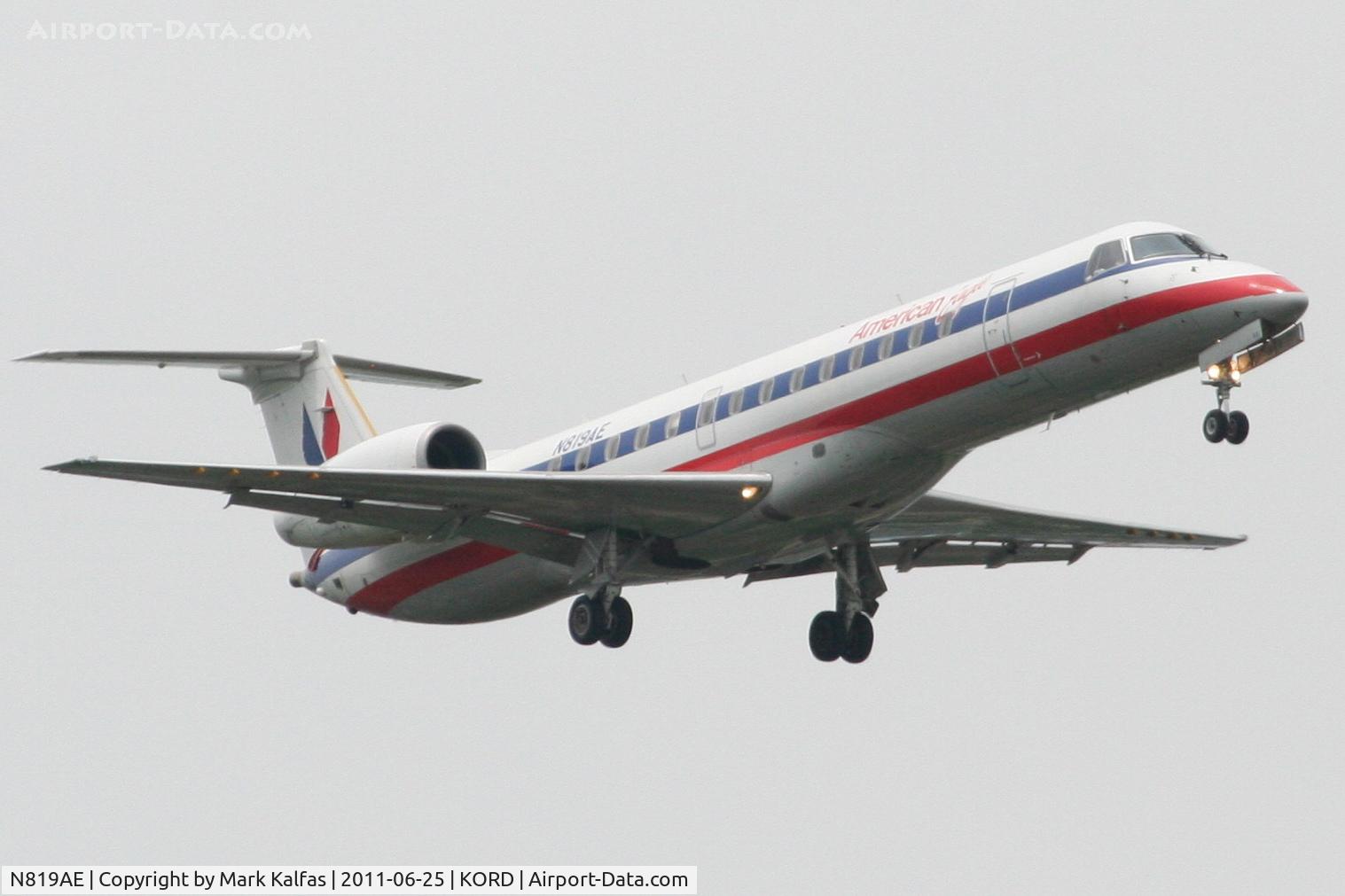 N819AE, 2002 Embraer ERJ-140LR (EMB-135KL) C/N 145566, American Eagle 2002 Embraer EMB-135KL, EGF4393 arriving from KTUL, RWY 10 approach KORD.