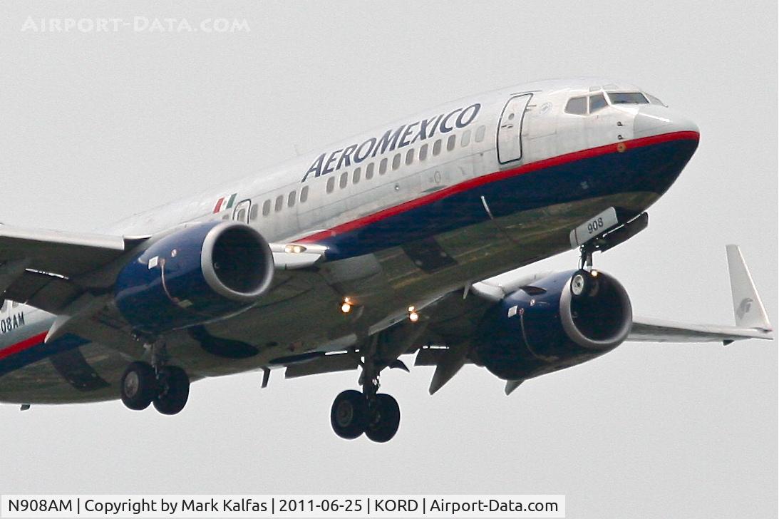 N908AM, 2004 Boeing 737-752 C/N 30038, AeroMexico Boeing 737-752, AMX686 arriving from MMMX, RWY 10 approach KORD.