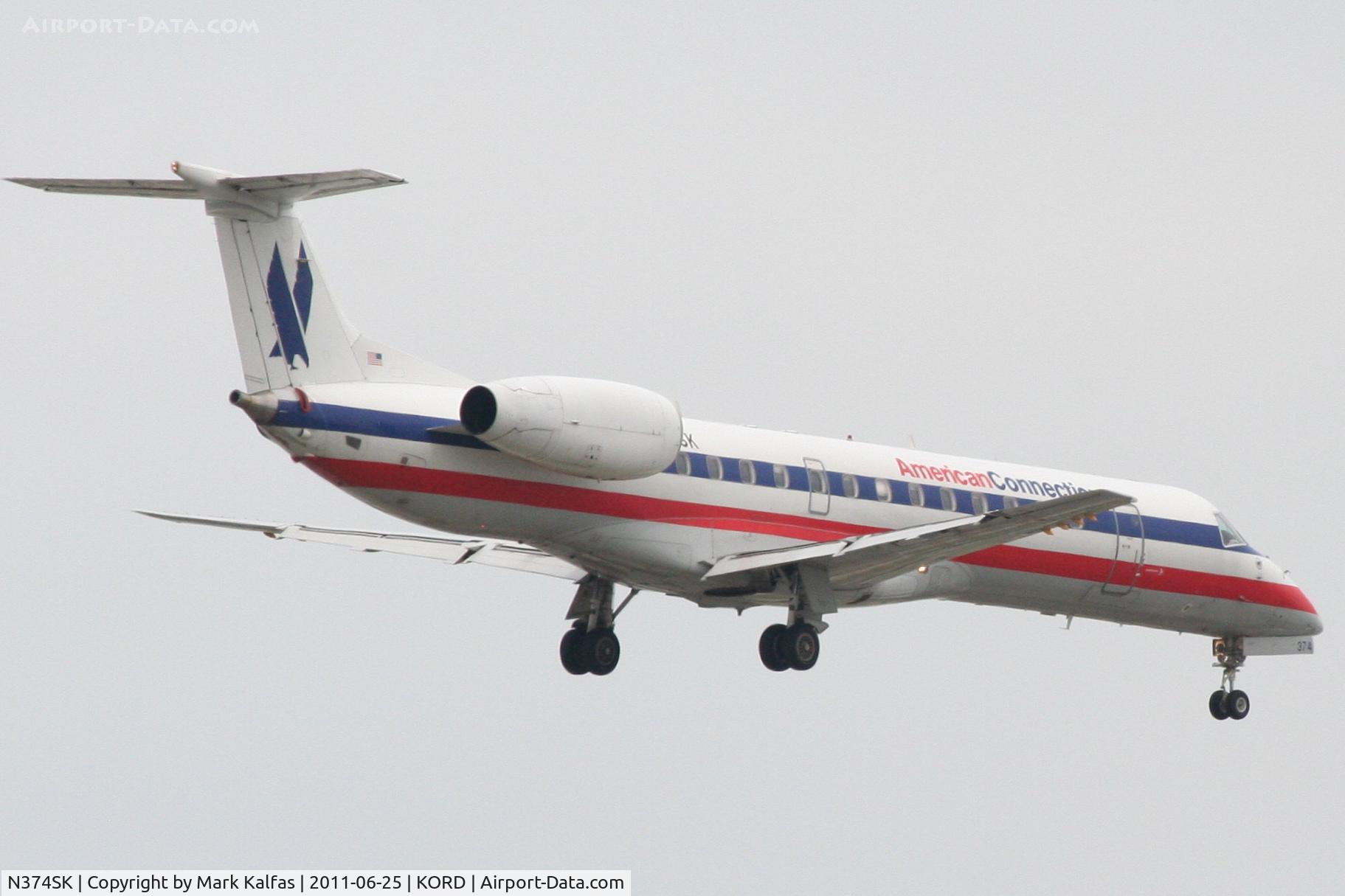 N374SK, 2001 Embraer ERJ-140LR (EMB-135KL) C/N 145544, Chautauqua Airlines / American Connection, CHQ5032 arriving from KPIA, RWY 10 approach KORD.