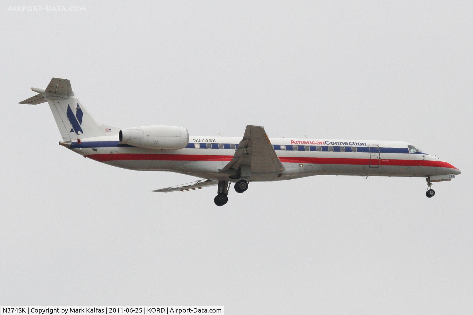 N374SK, 2001 Embraer ERJ-140LR (EMB-135KL) C/N 145544, Chautauqua Airlines / American Connection, CHQ5032 arriving from KPIA, RWY 10 approach KORD.