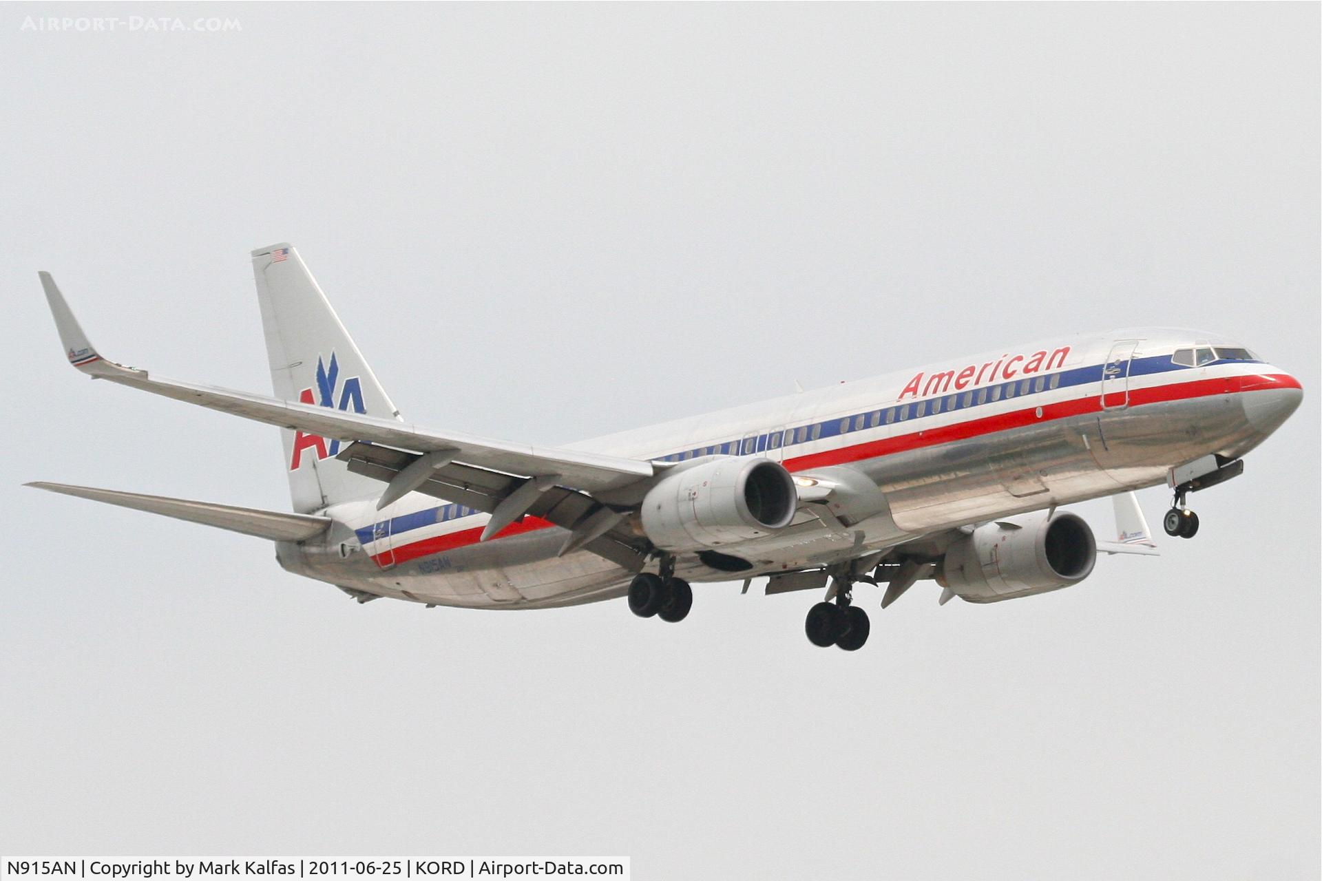N915AN, 1999 Boeing 737-823 C/N 29516, American Airlines Boeing 737-823, AAL2098 arriving from KSEA, RWY 14L approach KORD.