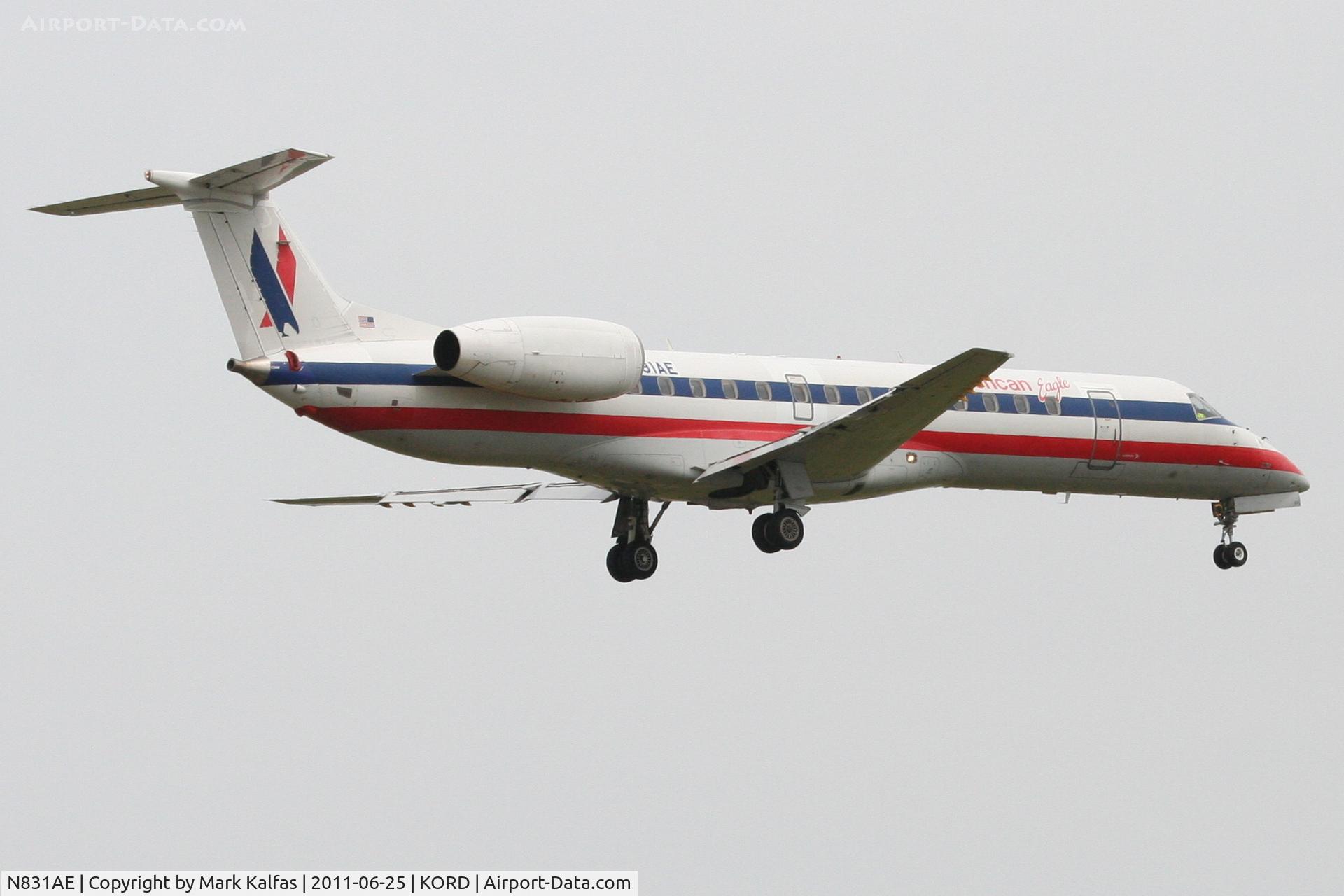 N831AE, 2002 Embraer ERJ-140LR (EMB-135KL) C/N 145616, American Eagle Embraer EMB-135KL, EGF4109 arriving from KDSM, RWY 14L approach KORD