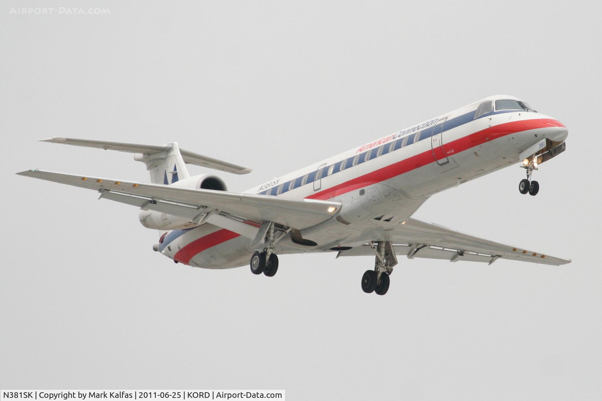 N381SK, 2002 Embraer ERJ-140LR (EMB-135KL) C/N 145619, Chautauqua Airlines/ American Connection CHQ5075 arriving from KCID, RWY 14R approach KORD.