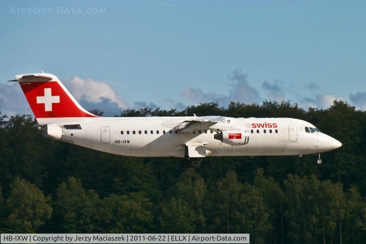 HB-IXW, 1995 British Aerospace Avro 146-RJ100 C/N E3272, HB-IXW