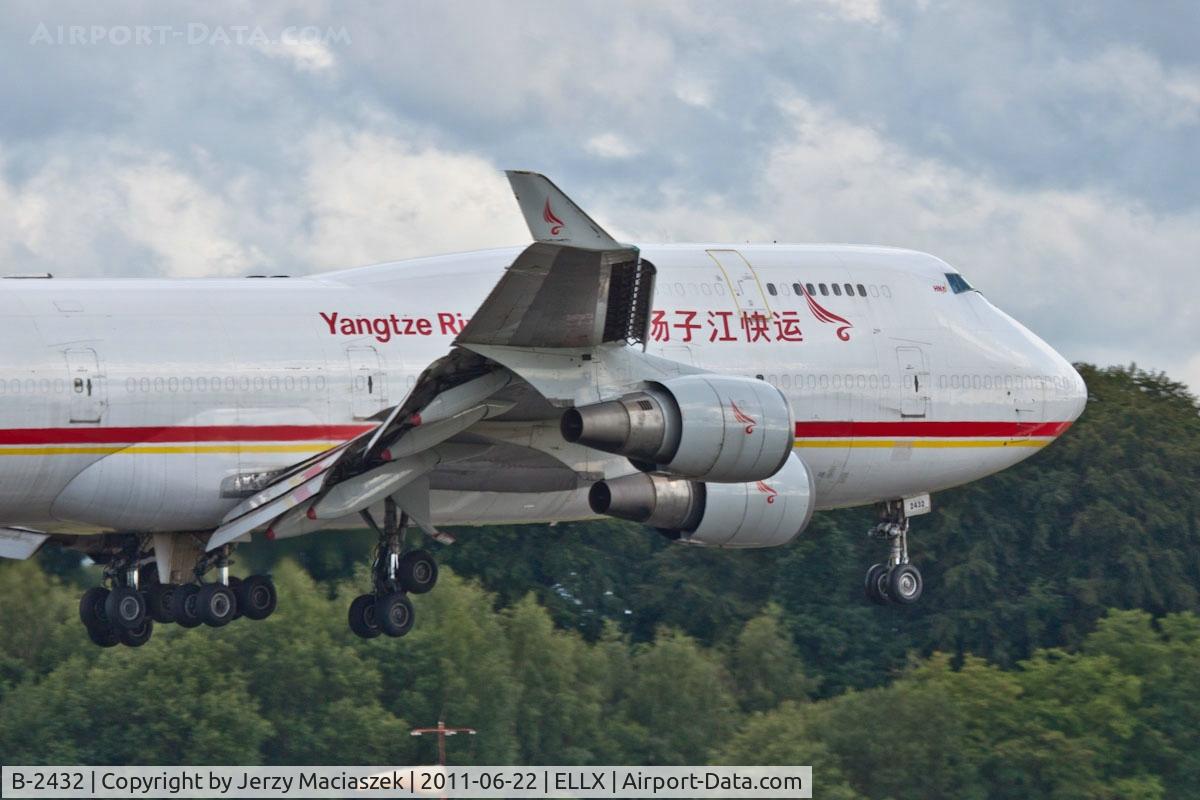 B-2432, 1998 Boeing 747-481/BCF C/N 28283, B-2432