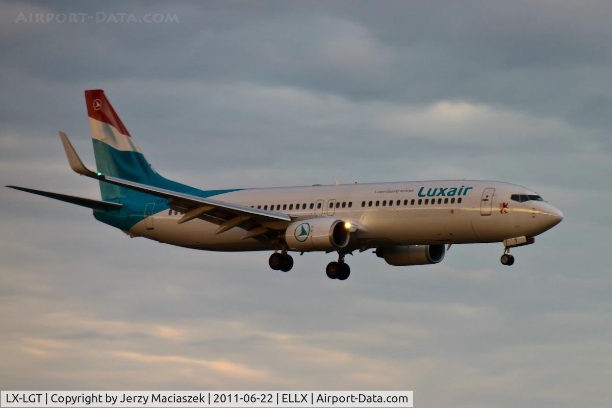LX-LGT, 2000 Boeing 737-8K5 C/N 28228, LX-LGT