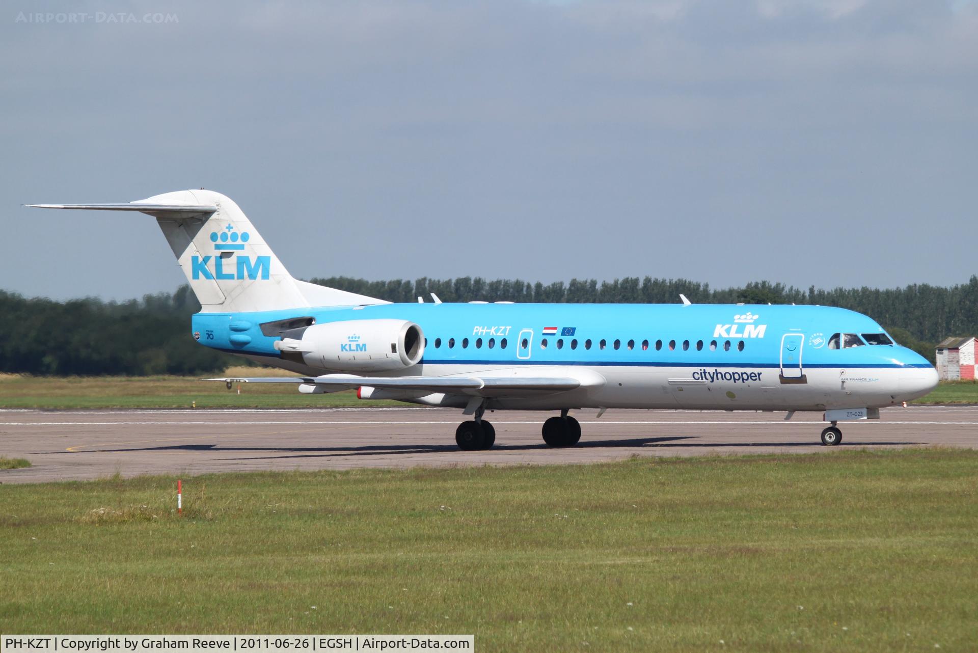 PH-KZT, 1995 Fokker 70 (F-28-0070) C/N 11541, About to depart.