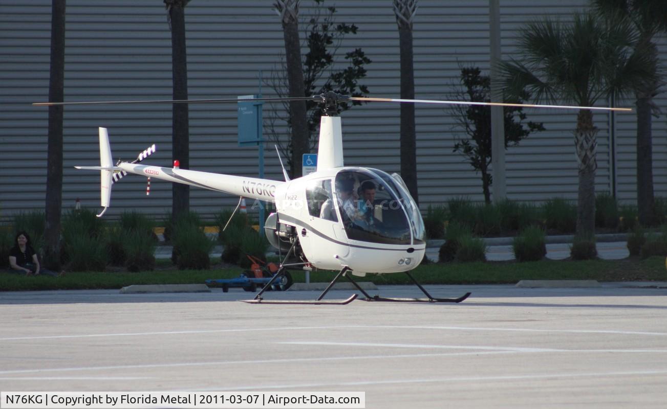 N76KG, 1996 Robinson R22 Beta C/N 2578, R22 leaving Heliexpo Orlando
