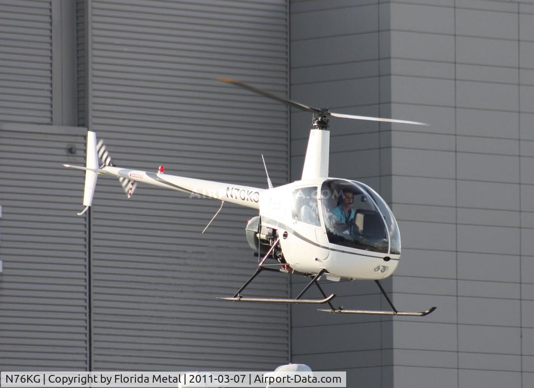 N76KG, 1996 Robinson R22 Beta C/N 2578, R22 leaving Heliexpo Orlando