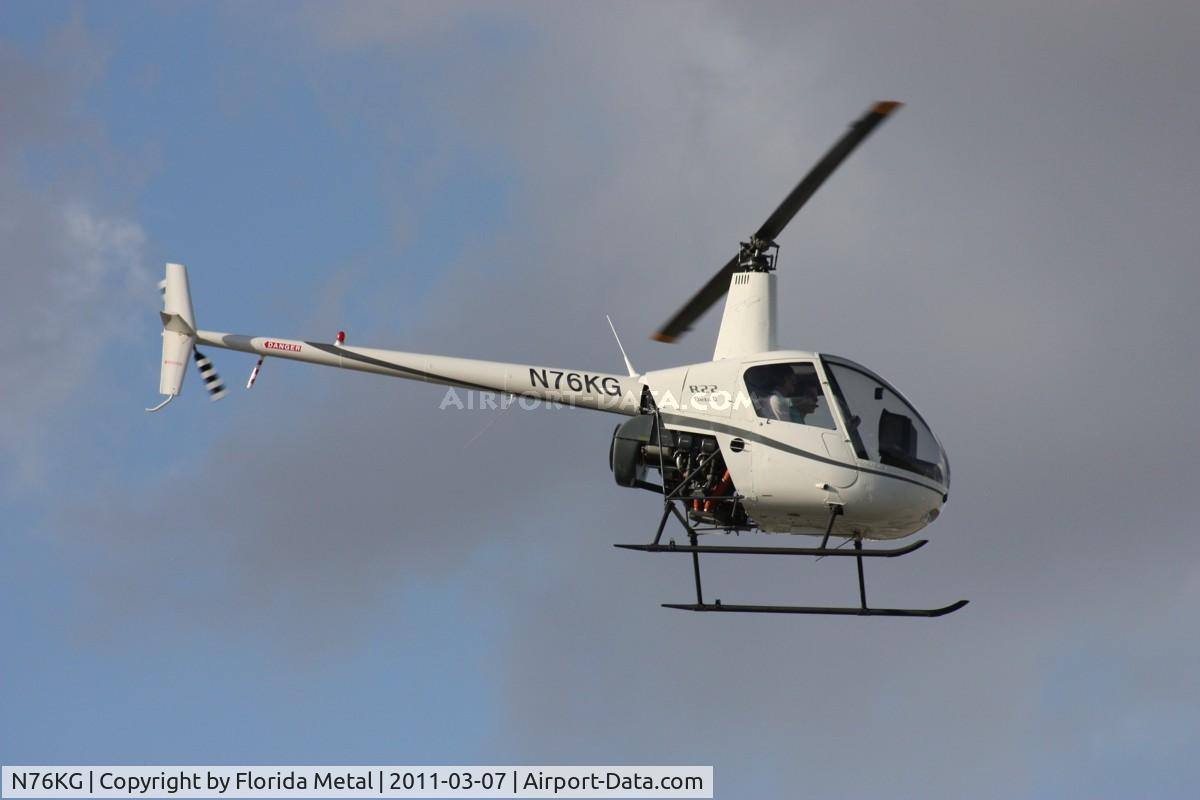 N76KG, 1996 Robinson R22 Beta C/N 2578, R22 leaving Heliexpo Orlando
