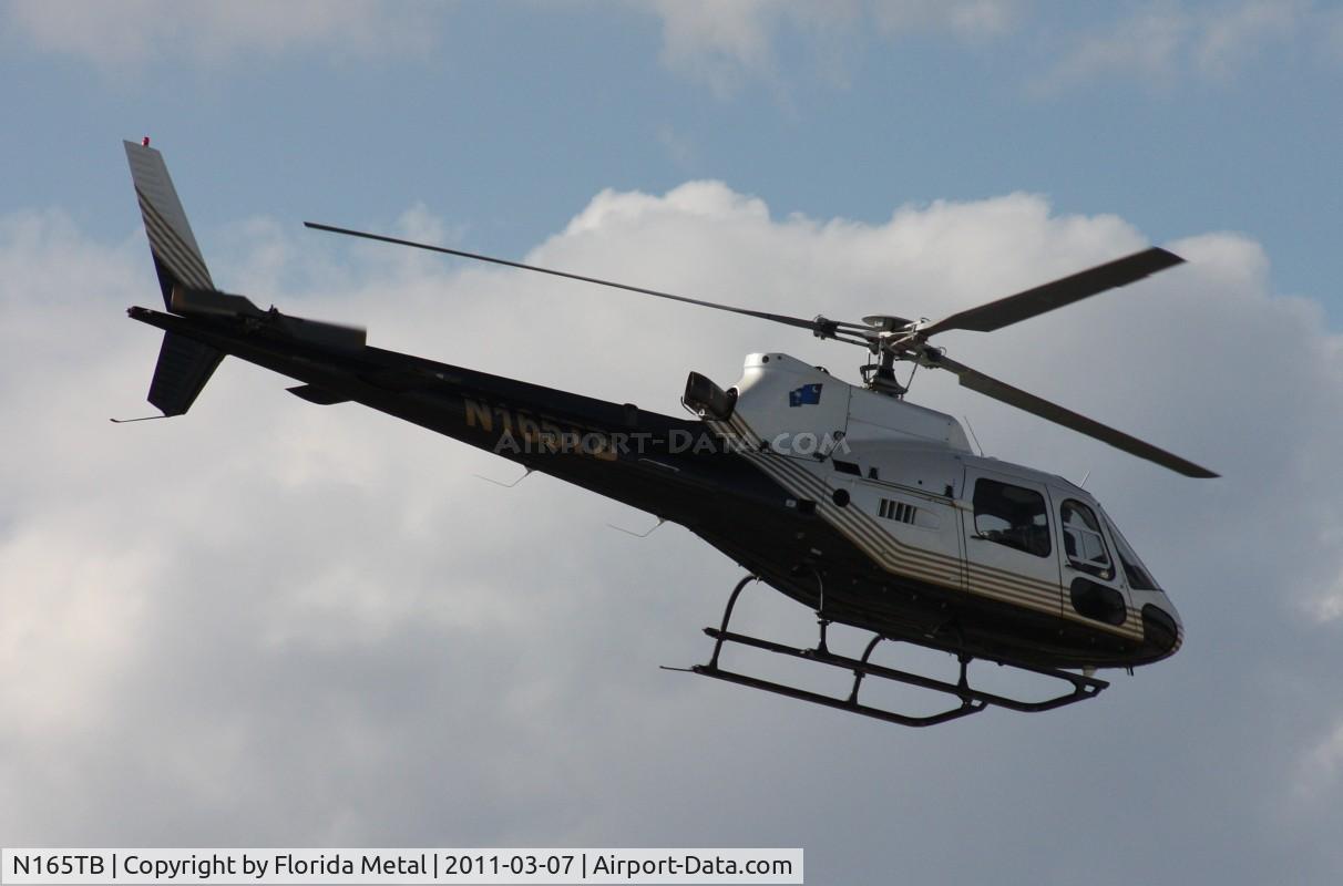 N165TB, 1988 Aerospatiale AS-350B Ecureuil C/N 2076, AS350 leaving Heliexpo Orlando