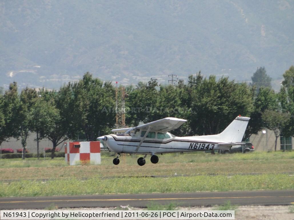 N61943, 1975 Cessna 172M C/N 17264903, Gust of a cross wind on take off