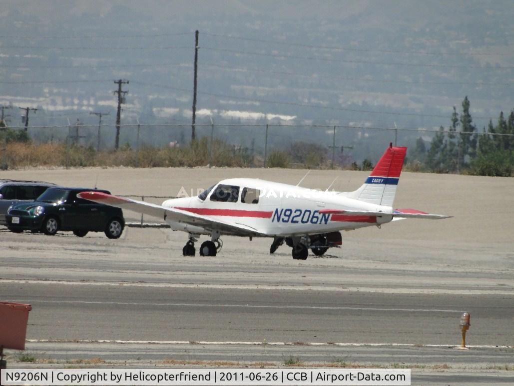 N9206N, 1990 Piper PA-28-161 C/N 2841301, Taxiing into Foothill Sales & Service parking area