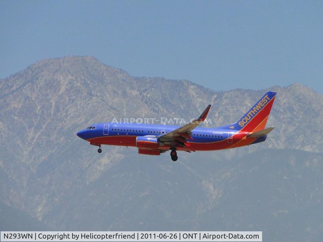 N293WN, 2007 Boeing 737-7H4 C/N 36612, On final to runway 26R