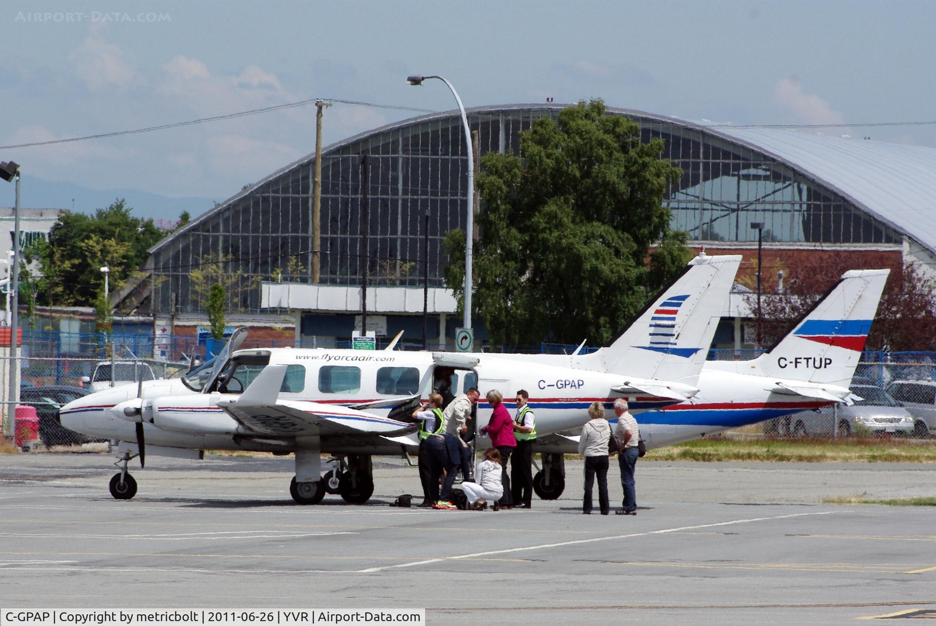 C-GPAP, 1981 Piper PA-31-350 Chieftain C/N 31-8152005, Passengers unloading.
Another OrcaAir Piper in different livery in background.