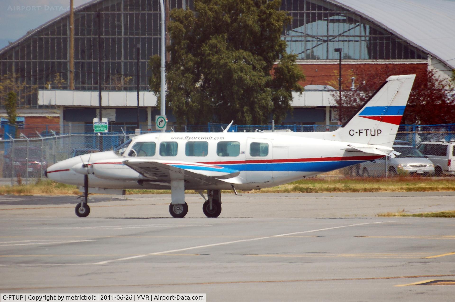C-FTUP, Piper PA-31-350 Chieftain C/N 31-7652101, At YVR