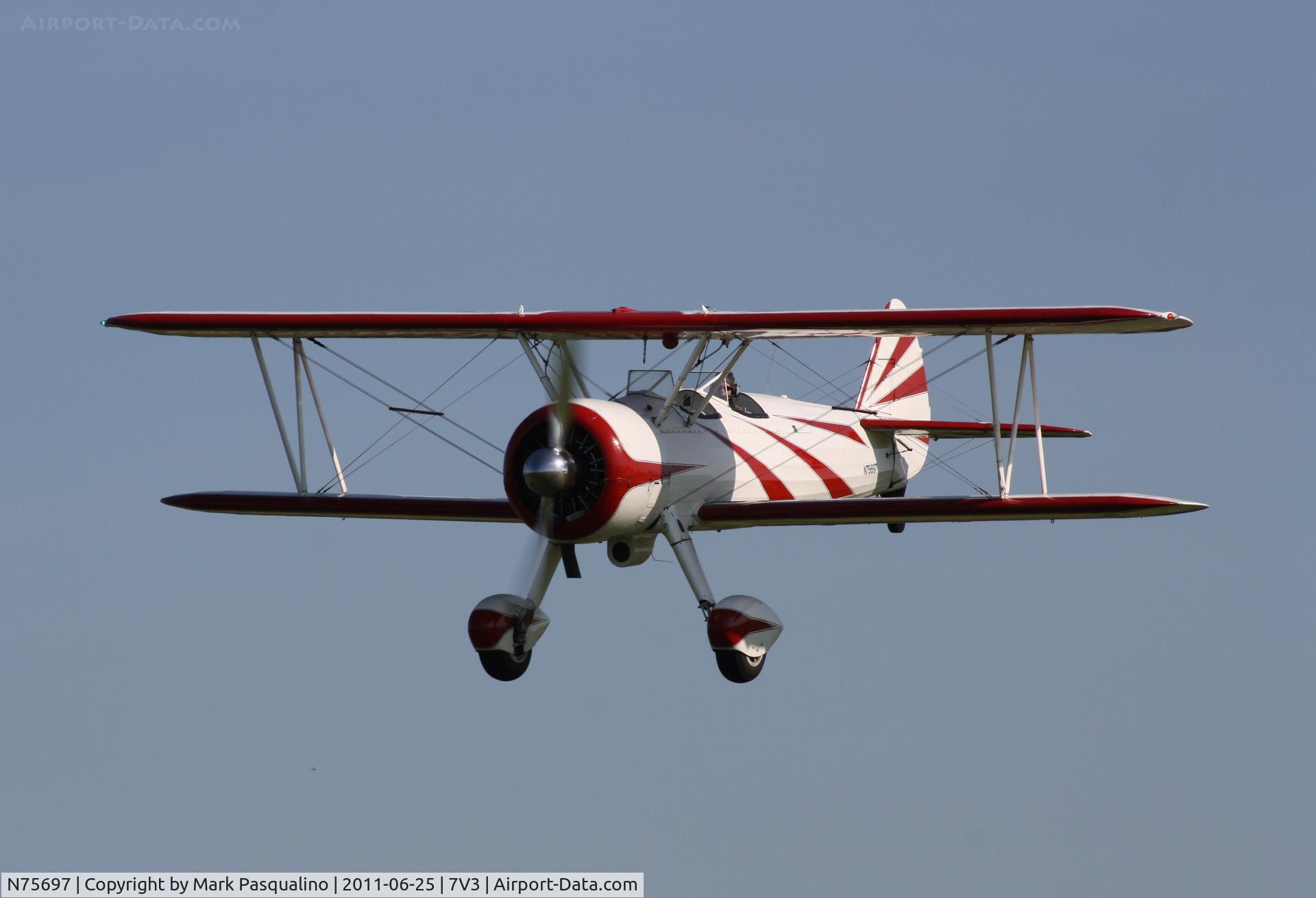 N75697, 1943 Boeing E75N1 C/N 75-8803, Stearman