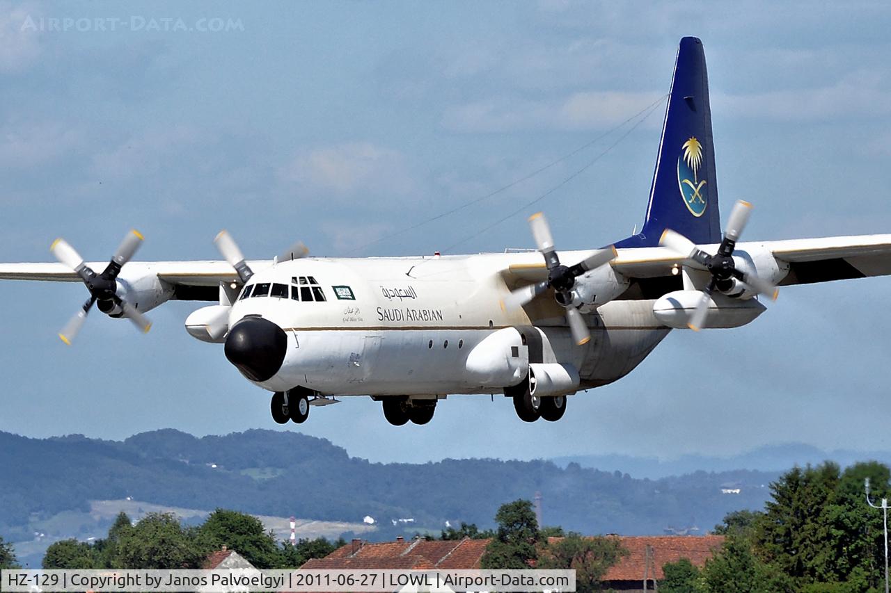 HZ-129, 1983 Lockheed L-100-30 Hercules (L-382G) C/N 382-4957, Saudi Arabian Royal Fligth mit Lookhead L-100-30 Hercules on final approach to RWY26