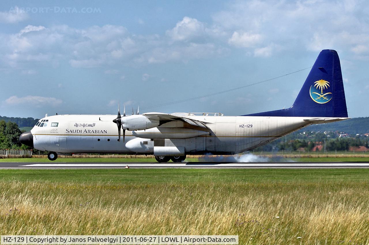 HZ-129, 1983 Lockheed L-100-30 Hercules (L-382G) C/N 382-4957, Saudi Arabian Royal Fligth mit Lookhead L-100-30 Hercules to touch down in LOWL/LNZ