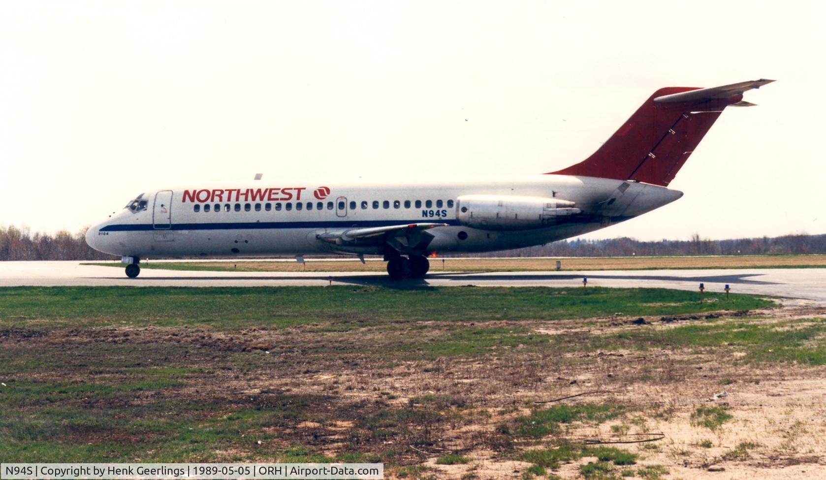 N94S, Douglas DC9-15 C/N 47204, Northwest