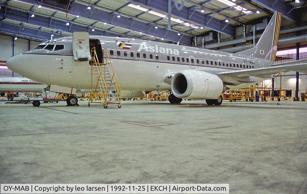 OY-MAB, 1990 Boeing 737-5L9 C/N 24805, OY-MAB i HG CPH just before lease to Asienaas HL 7229 (cr.26.7.93)