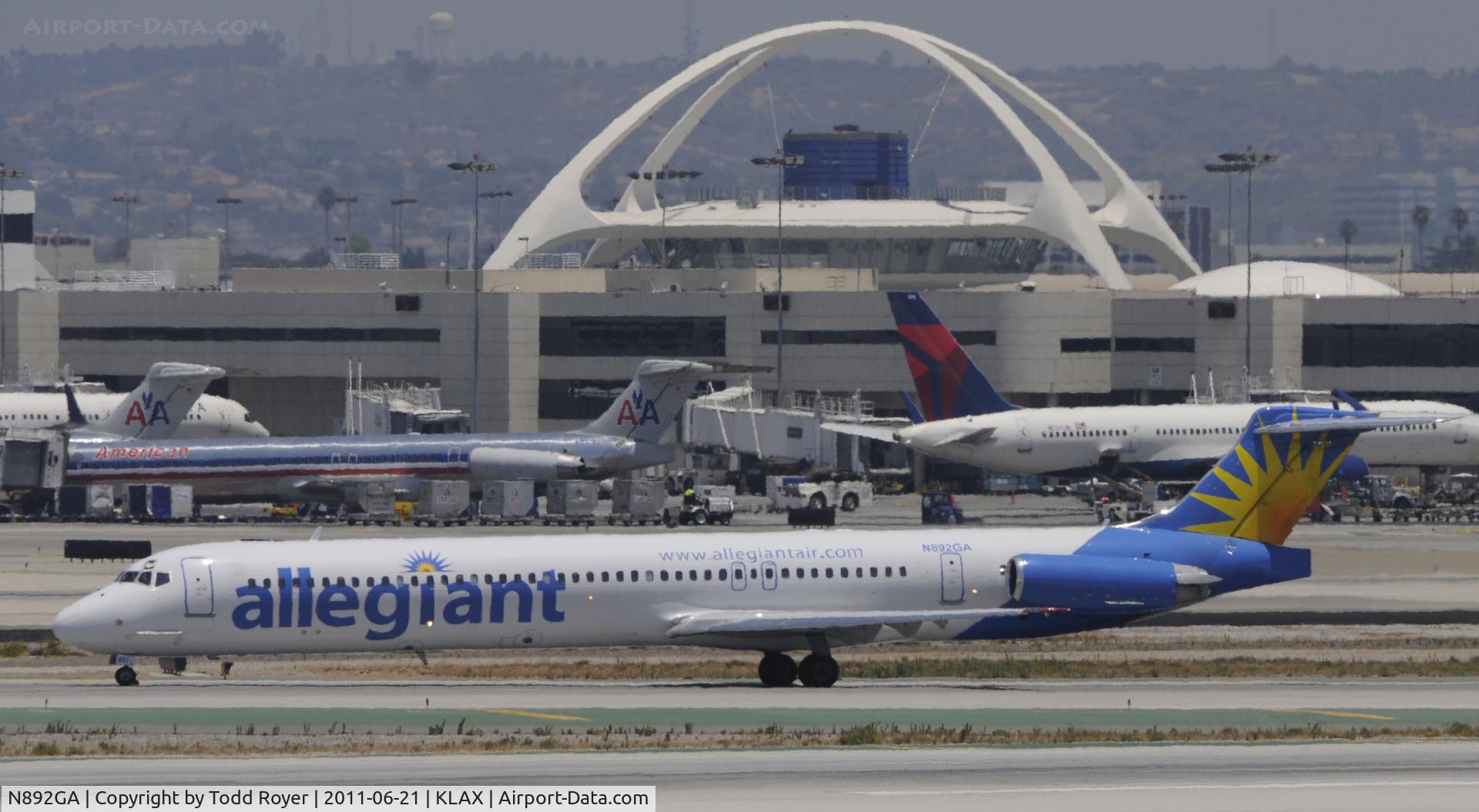 N892GA, 1989 McDonnell Douglas MD-83 (DC-9-83) C/N 49826, Arriving LAX
