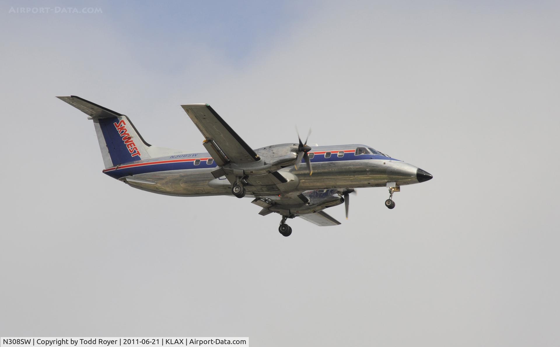 N308SW, 1997 Embraer EMB-120ER Brasilia C/N 120-326, Landing at LAX