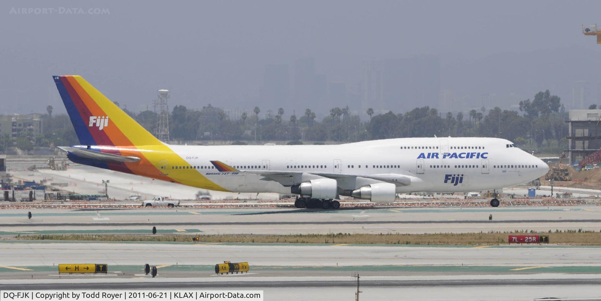 DQ-FJK, 1989 Boeing 747-412 C/N 24064, Taxiing at LAX