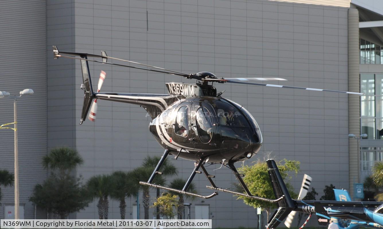 N369WM, 1981 Hughes 369D C/N 510976D, Hughes 369D leaving Heliexpo Orlando