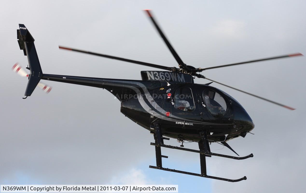 N369WM, 1981 Hughes 369D C/N 510976D, Hughes 369D leaving Heliexpo Orlando