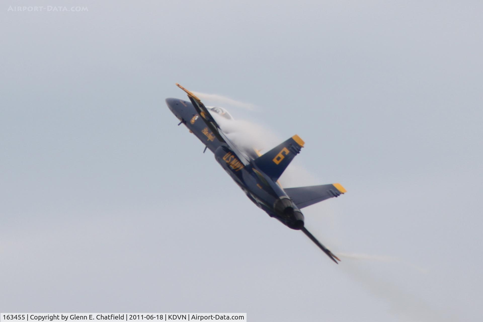 163455, 1988 McDonnell Douglas F/A-18C Hornet C/N 0669/C022, Quad Cities Air Show.  Humid day