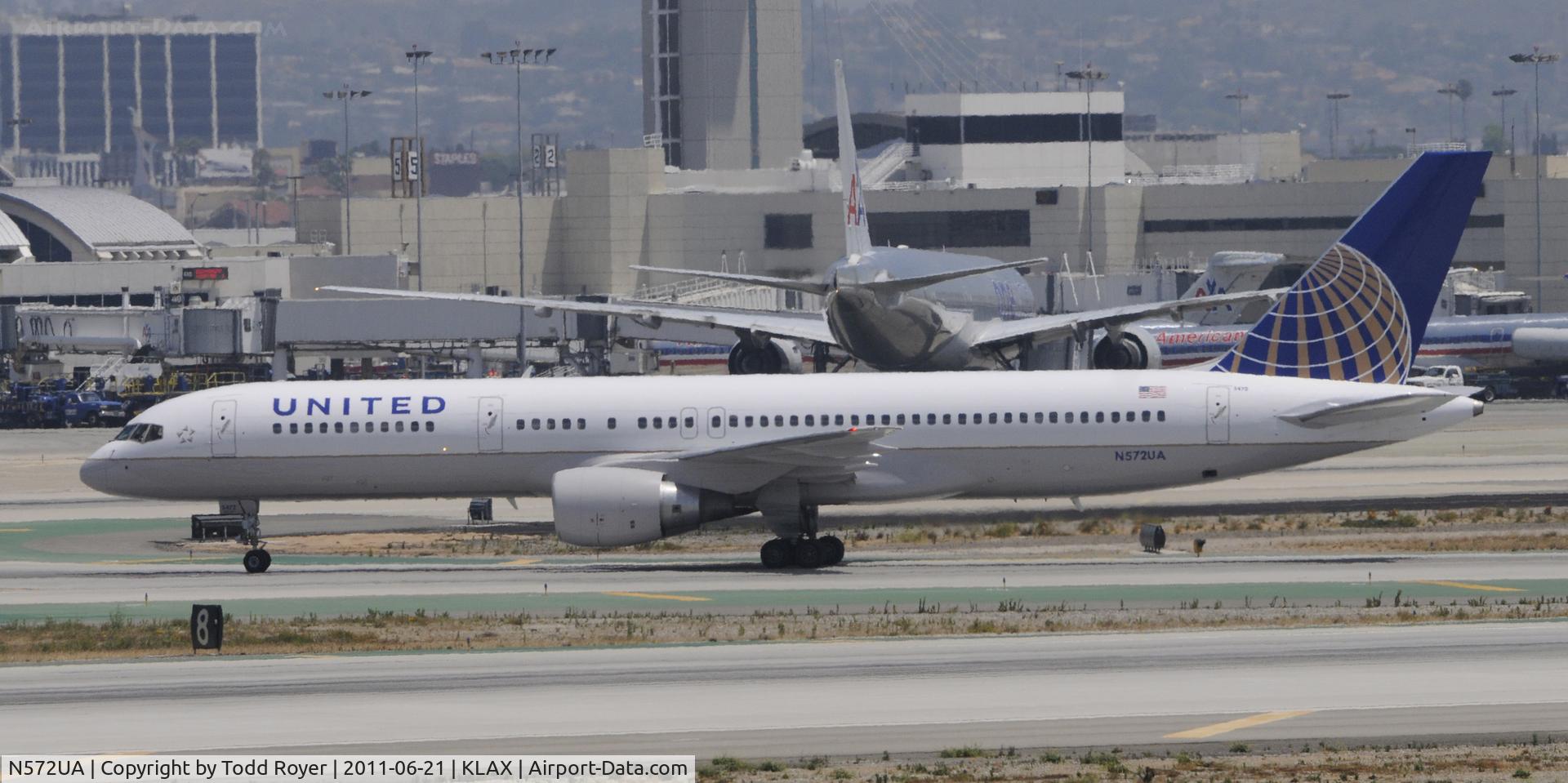 N572UA, 1992 Boeing 757-222(SF) C/N 26682, Arriving at LAX