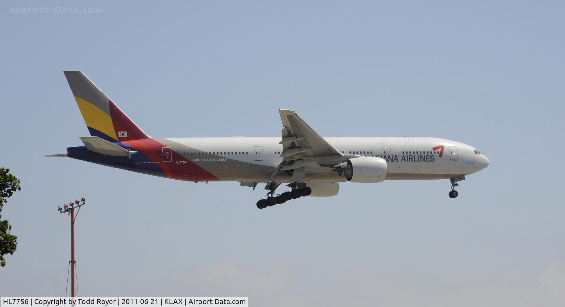 HL7756, Boeing 777-28E/ER C/N 30860/659, Landing at LAX
