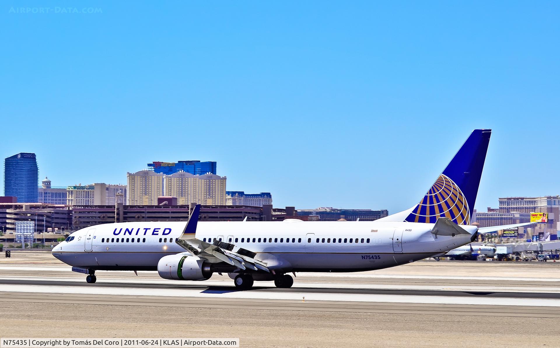 N75435, 2009 Boeing 737-924/ER C/N 33529, United Airlines N75435 Boeing 737-924ER C/N 33529

Las Vegas - McCarran International (LAS / KLAS)
USA - Nevada, June 24, 2011
Photo: Tomás Del Coro